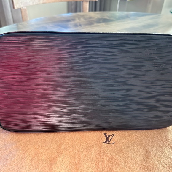 Louis Vuitton Alma Epi Leather Bag - Picture 7 of 12